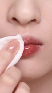Son môi JUDYDOLL PDRN Stay Shine chứa tinh chất huyết thanh DNA cá hồi & 80% tinh chất collagen hoa hồng khóa màu kép chống lem lâu trôi màu nude (102 Nude tự nhiên).