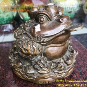 Thiềm Thừ Bằng Đồng Thau Màu Nâu