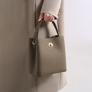 2026 New womens handbag crossbody bag bucket bag stylish and high-end versatile shoulder bag commuter bag