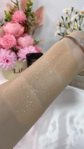Son kem nền dạng thỏi sản phẩm 2 trong 1 với hai đầu giúp lớp nền lâu trôi là sản phẩm trang điểm nền Hàn Quốc có khả năng che phủ hoàn toàn đồng thời là kem chống nắng và kem che khuyết điểm giúp che đi các vết xăm tạo lớp nền lì cho da mặt (dành