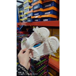 1161 Dép Sandal Cho Bé Gái 2 Tuổi Đến 10 Tuổi Đính Dải Ngọc Hàng Quảng Châu Cao Cấp Sandal Bé Gái Dép Quai Hậu Dép Đi Học Cho Trẻ Em Gái [ giaydeptreemkieusashop ]