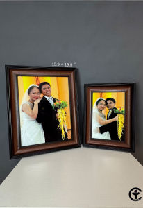 Elegant Aesthetic Glossy Portrait Frame - High-Quality Personalized Wall Display