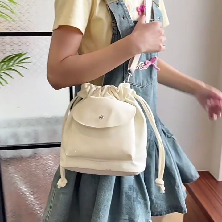 Túi xô với nhiều ngăn dễ dàng truy cập Túi Dây Rút Đeo Vai hoàn hảo cho ...