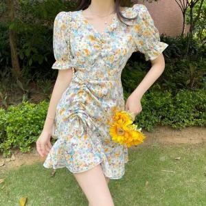 chen shop 🌼ชุดเดรสกระโปรงสั้นเหนือเข่า ลายดอกไม้ คอวี แขนตุ๊กตา ผ้าชีฟองใส่สบาย รุ่นใหม่