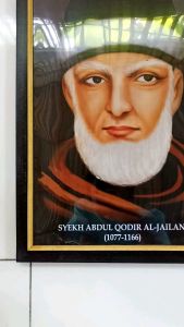 Hiasan dinding cetak gambar lukisan syekh Abdul Qadir Al-Jaelani plus bingkai ukuran 45x65