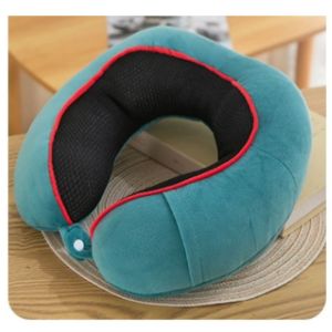 Alicdolly หมอนรองคอ ทรงสูงมีที่รอง ลายการ์ตูนปิดตา มีกระดุมล็อค ใยสังเคราะห์คุณภาพสูง ผ้าด้านนอกเป็นผ้ากำมะหยี่