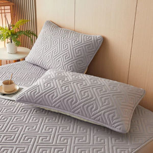 100% Waterproof Quilted Cotton Foam Cover Thicken Non-Slip Garterized Waterproof Mattress Protector