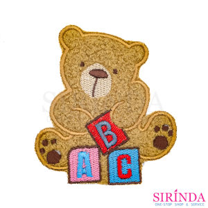ตัวรีดการ์ตูนหมีกล่องABC ตัวรีดติดเสื้อ อาร์มปักตกแต่ง DIY EMBROIDERY PATCH (00080491)