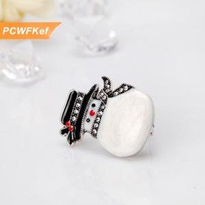 【PCWFKef】 เข็มกลัดแฟชั่นรูปตุ๊กตาหิมะแนวน่ารักสำหรับเทศกาลคริสต์มาสเข็มกลัดขนาดเล็กอเนกประสงค์สำหรับผู้หญิงอุปกรณ์เสริมเครื่องแต่งกายของขวัญสุดอินเทรนด์