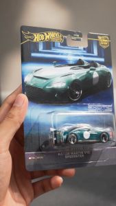 Xe mô hình đồ chơi HotWheels Prenium 1:64 - Aston Martin V12 Speedster