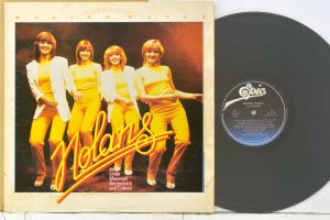 1 แผ่นเสียง 12นิ้ว f09 THE NOLANS แผ่นNMริ้วรอยบาง เสียงรบกวนน้อยนิดไม่มีรอยลึก แผ่นล้างทำความสะอาดแล้ว ปกVG++มีตำหนิขอบนิดหน่อย ขอบไม่ขาด สันไม่ทะลุ