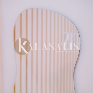 Aesthetic Mirror Bentuk WAVY / Cermin Dinding Estetik Gantung / Cermin full body / Perlengkapan Hiasan Kamar Ruangan / Cermin Irregular Lucu / Cermin kamar mandi / Westafel mirror / Cermin lampu LED Touchscreen / Smart mirror / Kaca meja rias / Kalasatis