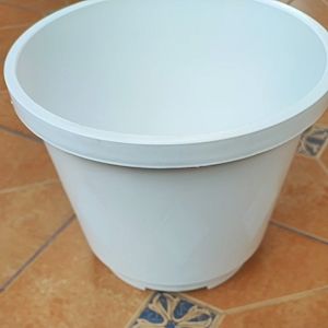 กระถางขาว 11.5 นิ้ว พลาสติกอย่างดี สินค้าพร้อมส่ง