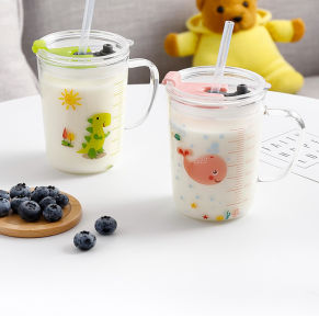 Ly sinh tố thủy tinh chịu nhiệt không chì cao cấp Cốc sữa chia vạch có nắp nhiều hình đáng yêu cho bé