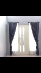 Gorden jendela pendek