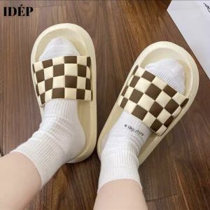 Dép bánh mì nữ quai ngang kẻ caro EVA siêu nhẹ êm chân Maipy D235