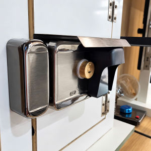 Mái che Inox che mưa che nắng cho khóa cổng thông minh