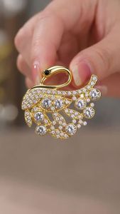 Trâm cài áo hình thiên nga đính đá lấp lánh toàn bộ thiết kế lông vũ pha lê lớn ghim cài thiên nga thanh lịch trang sức nổi bật phụ kiện quần áo chống lộ hàng.