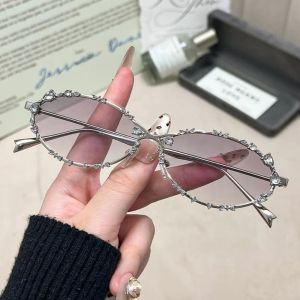 NOBLELYN Retro Kính râm nữ đính  cương Punk UV400 Kính râm nam Thời thượng Bóng Bạc Kính râm hình oval Quà tặng