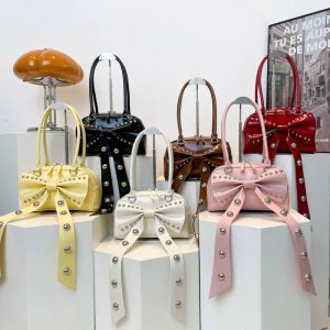 กระเป๋าถือ หนังพียูสีดํา กระเป๋าเป้สะพายหลัง วัสดุปูคุณภาพสูง ไหล่ข้างหนึ่ง ความปลอดภัย หมุดย้ํา