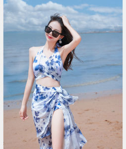 พร้อมส่งในไทย 3p06 Set 3ชิ้น  ตัวบราเป็นแบบผูกคอมีฟองน้ำ  กางเกงเอวสูงเก็บทรง