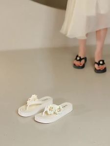 [Free Shipping] Floral Pattern Flip-Flops For Women Summer Outdoor Flat Sandals Beach Shoes For Women