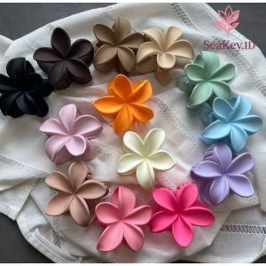 JEPIT RAMBUT BUNGA MATTE (Plumeria Hair Claw Matte) 1 pcs
