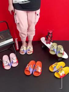 【PPO0】Classic Sesame Street x Kaws Yeezy Slide Couple Slippers Slide flip flop Sliders（Size 36-46)  Spongebob Squarepants / Sesame Street / Digital Graffiti Slippers