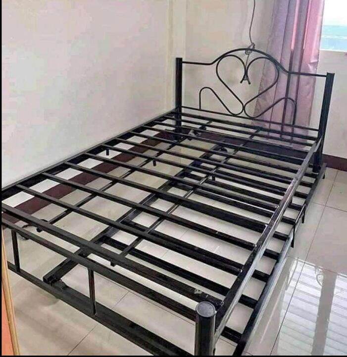 Metal bed frame with pull deals out