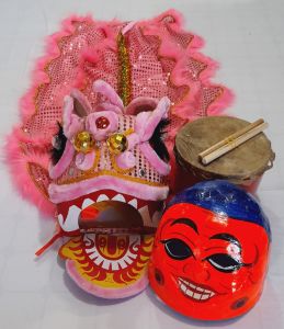 Đầu lân Lớn cho bé từ 5-8 tuổi màu HỒNG/CAM bao gôm đuôi kim sa 2 lớp dày đặn/ vải lụa phi bóng dài 1.2m mắt chớp đèn. Shop tặng kèm pin