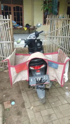 TAS MOTORTAS KURIRTAS OBROKTAS KANDEK BRONJONG RONJOT BAHAN GONI KUAT PERMADANI