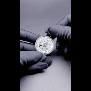 Japans high-precision new mens NH34A fully automatic mechanical movement NH34GMT 4-pin movement 3 oclock calendar