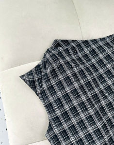 Vai xoắn/ xếp ly Mặc 2 kiểu Áo lệch vai cộc tay kẻ ô đen xám tôn da form basic thanh lịch gợi cảm dễ thương AREUM TOP