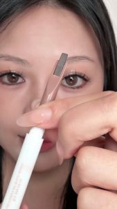 MAANGE 3D Sculpting Brow Pencil - Waterproof & Ultra-Pigmented E04