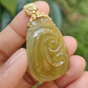 Premium quality Yellow Natural Type A Jadeite Jade set on 18k Gold with diamonds as a pendant necklace with certificate weigh 8.58 grams measurement 47.6 * 25.5 * 7mm (18kp11)