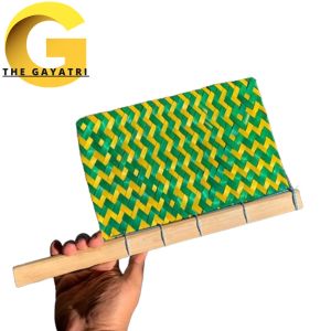 Kipas Tangan Anyaman Bambu Warna Hijau dan Kuning - Desain Retro Elegan