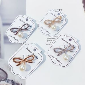 มุกเทียม Rhinestone โบว์ผูกเข็มกลัดผู้หญิงที่สง่างามโลหะป้ายปุ่มคาร์ดิแกนเสื้อกันหนาวขาคงที่อุปกรณ์เครื่องประดับ