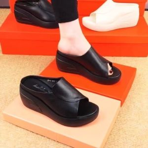 [Free Shipping] Womens Platform Thick-Soled Sandals 2025 Summer Outdoor Wedge Non-Slip Thick-Soled Slippers Height-Increasing Soft-Soled Waterproof Platform Womens Shoes