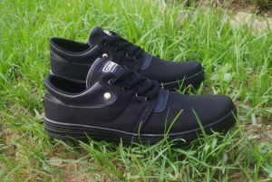sepatu sekolah sepatu sneakers sepatu cats