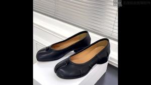 Spring Summer Microfiber Leather Split Toe Women Pumps Fashion Pleated Designer Low Heeled Tabi Soft Soles Loafers Casual Shoes2026