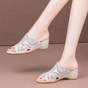Free Shipping Summer Wedge Sandals Hollow-Carved Square-Toe Flat Sandals WomenS Outdoor Wear New Summer Beach Sandals