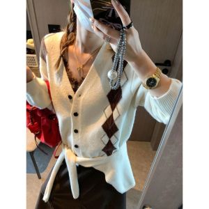 Áo khoác cardigan dệt kim dáng rộng cổ chữ V họa tiết Argyle phong cách retro mới mùa thu 2026 kèm khăn choàng dành cho nữ