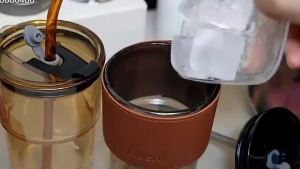 ถ้วยแก้ว แก้วใส่น้ำ 450ml แก้วกาแฟ สไตล์มินิมอล พร้อมหลอดแก้ว ฝาปิด ปลอกซิลิโคนกันร้อน