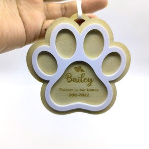 เครื่องประดับแบบแขวนที่ระลึกสำหรับสัตว์เลี้ยงรูปอุ้งเท้าสั่งทำทำจากไม้และอะคริลิกคุณภาพสูงเหมาะสำหรับให้ของขวัญหรือตกแต่ง