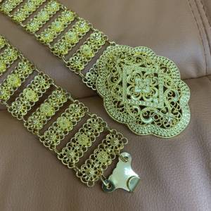 เข็มขัด ราคาถูกที่สุด (ขายปลีก-ส่ง) เข็มขัดเจ้าสาว เจ้านาง ตกแต่งชุดไทย ออกงานต่าง ๆ มีหลายแบบให้เลือก สินค้าพร้อมจัดส่งจากประเทศไทย