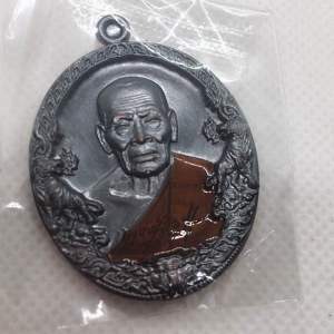 หลวงพ่อพัฒน์ วัดห้วยด้วน รุ่นราชาพยัคฆ์ เนื้อทองแดงรมดำ