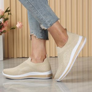 Sepatu Wanita Flat Sneakers – Pilihan Fashionable untuk Segala Aktivitas
