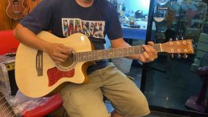 #กีต้าร์โปร่ง #MARTIN lee ml408c เสียงดี ราคาโครตถูก ทรง OM with cutaway #40นิ้วเสียงพุ่งใสมากๆค่ะ