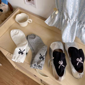 HOYIKEA สไตล์ความต้องการทางเพศที่บริสุทธิ์ถุงเท้าโบว์ผู้หญิงถุงเท้ากลางน่องฤดูใบไม้ผลิเวอร์ชั่นเกาหลีใหม่อินถุงเท้ากองพร้อมรองเท้าหนังขนาดเล็ก