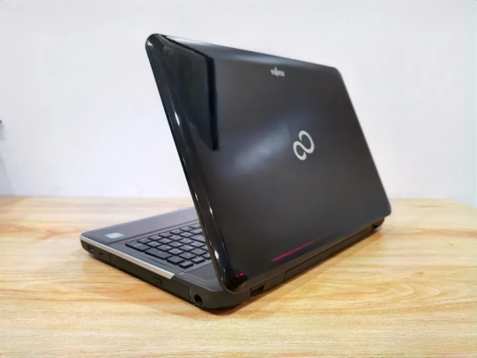 FUJITSU LIFEBOOK AH30/S Fujitsu LifeBook AH530 review | TechRadar